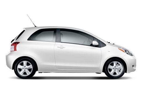 Used 2008 Toyota Yaris 2-Door Hatchback FWD image 3