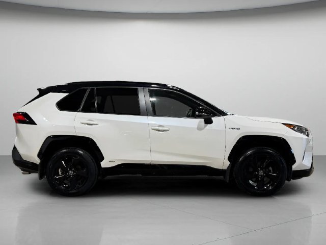 Used 2020 Toyota RAV4 XSE w/ XSE Grade Weather Package AWD/4WD image 2