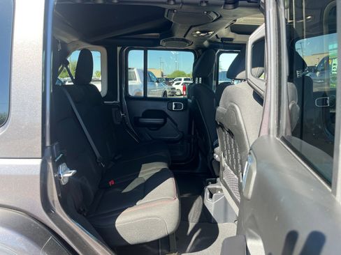 Used 2021 Jeep Wrangler Unlimited Rubicon image 18