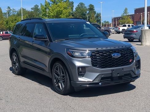 Certified 2025 Ford Explorer ST AWD/4WD image 2