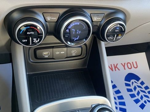 Used 2023 Hyundai Venue SEL image 21