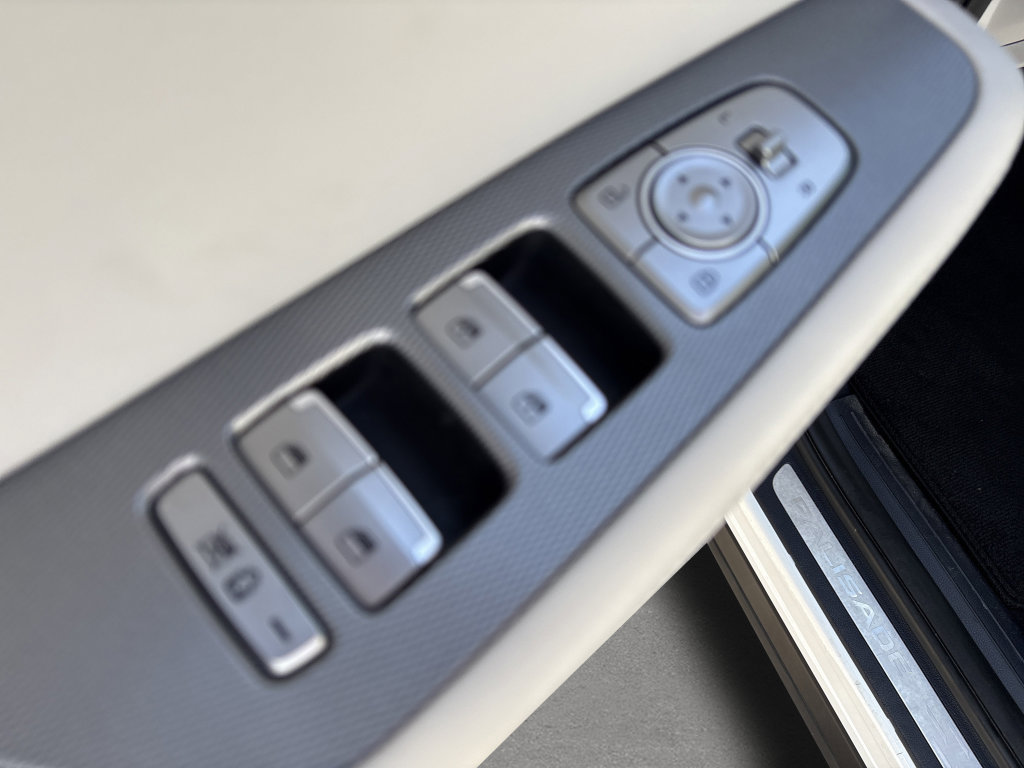 Used 2022 Hyundai Palisade Limited FWD image 17