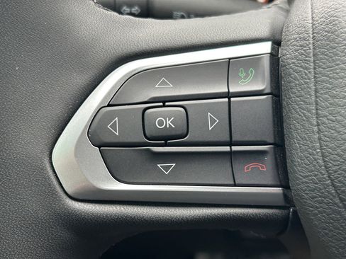 Used 2023 Jeep Compass Limited image 20