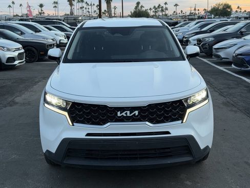 Used 2023 Kia Sorento LX image 16