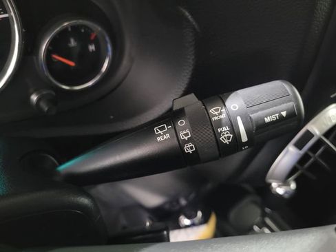 Used 2018 Jeep Wrangler Unlimited Sahara w/ Connectivity Group image 38