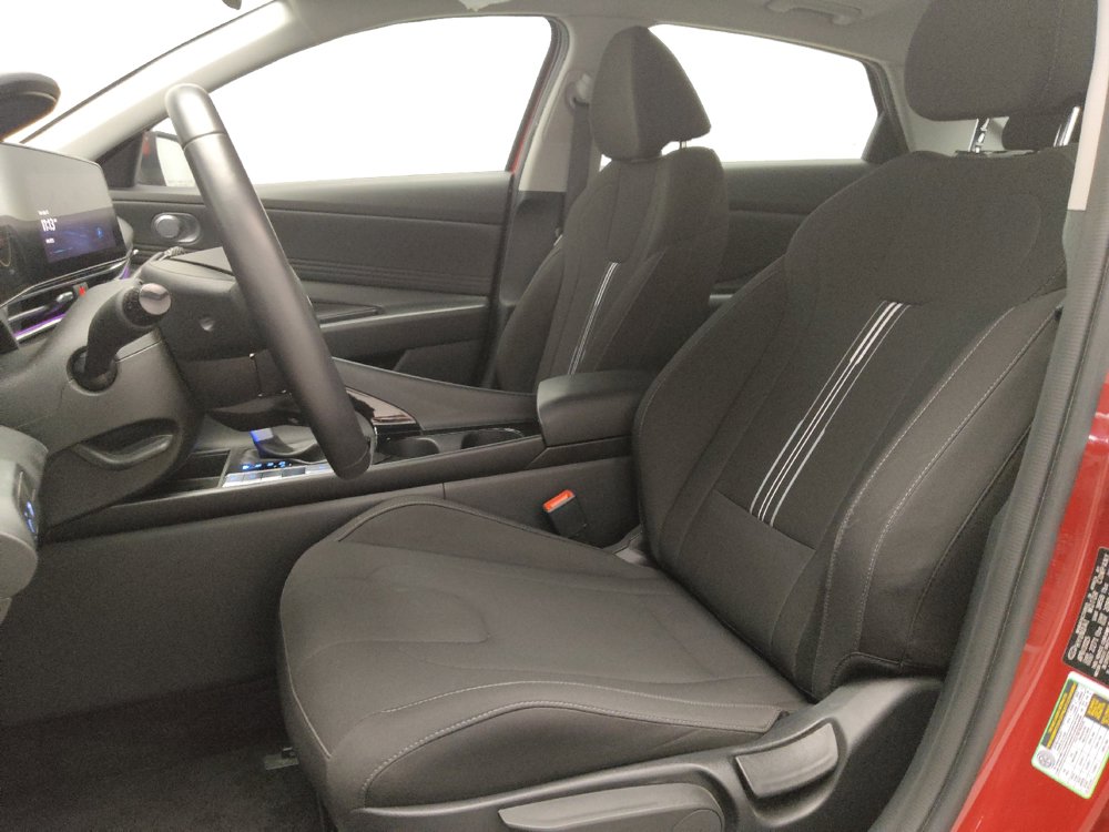 Used 2025 Hyundai Elantra SEL FWD image 17