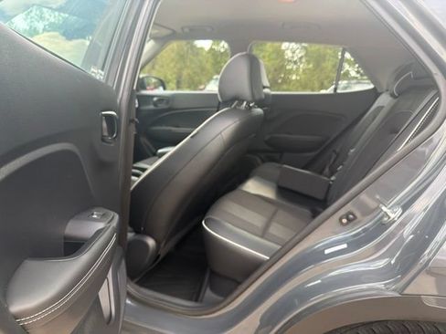 Used 2024 Hyundai Venue Limited FWD image 19