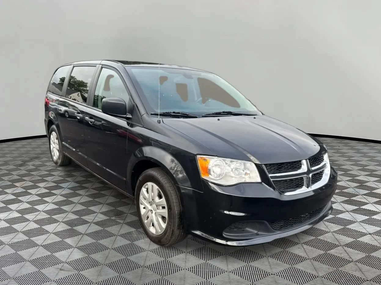 Used 2019 Dodge Grand Caravan SE FWD image 1
