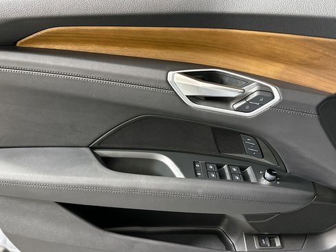 Used 2022 Audi e-tron GT Premium Plus image 21