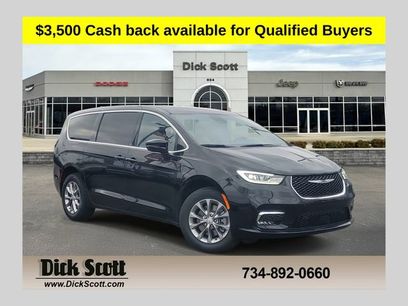 New 2026 Chrysler Pacifica Select