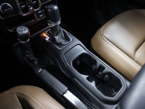 Used 2022 Jeep Wrangler Unlimited Sahara w/ LED Lighting Group AWD/4WD image 26