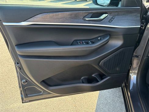 New 2025 Jeep Grand Cherokee L Limited w/ Black Appearance Package image 27