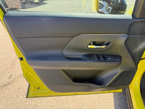 Used 2025 Nissan Kicks SR FWD image 15