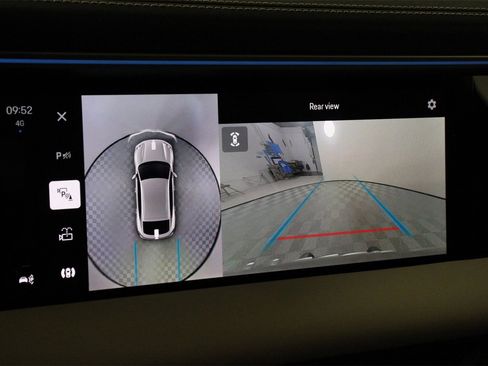 Used 2025 Porsche Macan 4 Electric image 17