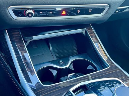 Used 2024 BMW X7 xDrive40i w/ Premium Package image 26