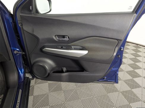 Used 2019 Nissan Kicks SV image 32