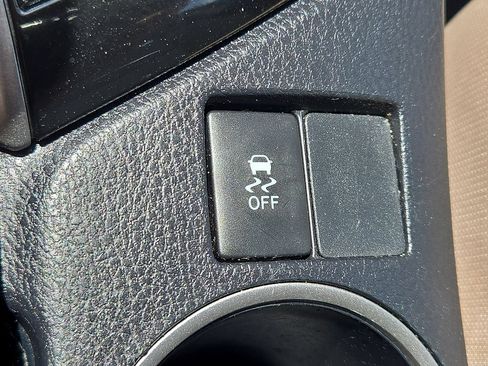 Used 2015 Toyota Corolla LE FWD image 27