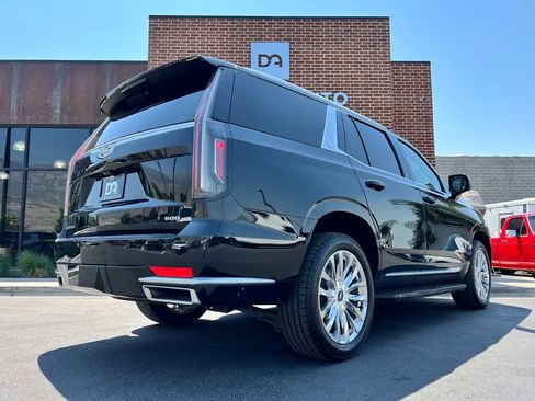 Used 2021 Cadillac Escalade Premium Luxury AWD/4WD image 6