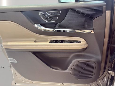 Used 2020 Lincoln Corsair AWD w/ Equipment Group 101A image 19