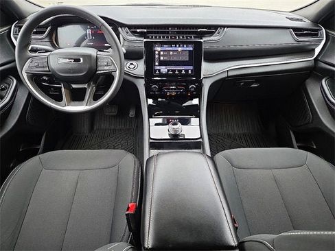 Used 2024 Jeep Grand Cherokee Laredo X image 14