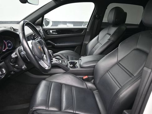 Used 2022 Porsche Cayenne AWD/4WD image 27
