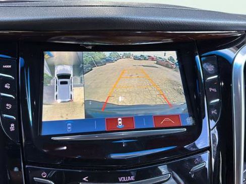 Used 2018 Cadillac Escalade 4WD image 19