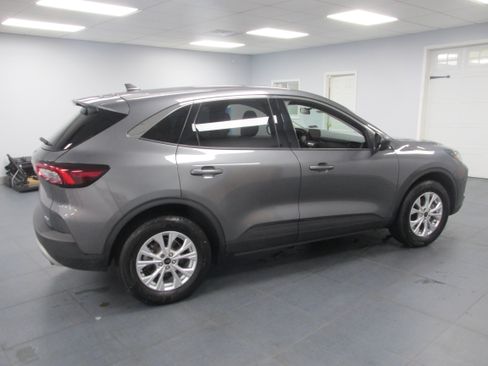 Used 2023 Ford Escape Active AWD/4WD image 4