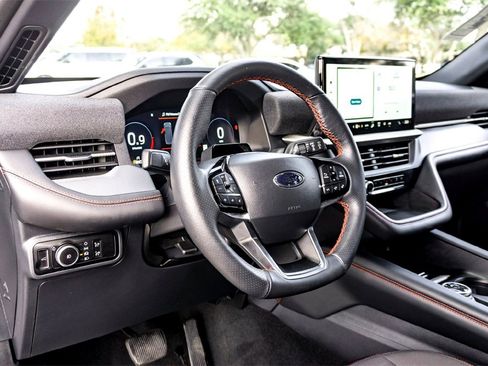Used 2025 Ford Explorer ST-Line w/ ST-Line Street Pack image 15