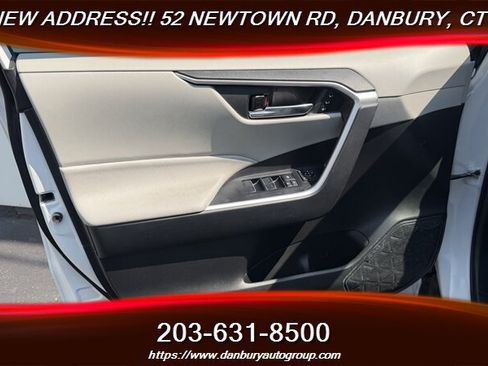 Used 2022 Toyota RAV4 XLE Premium FWD image 12