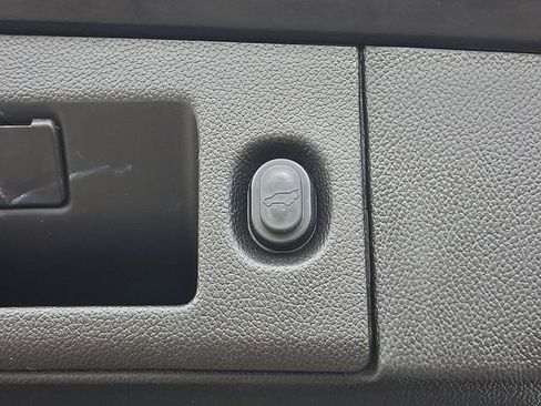 Used 2020 Chevrolet Suburban Premier image 33