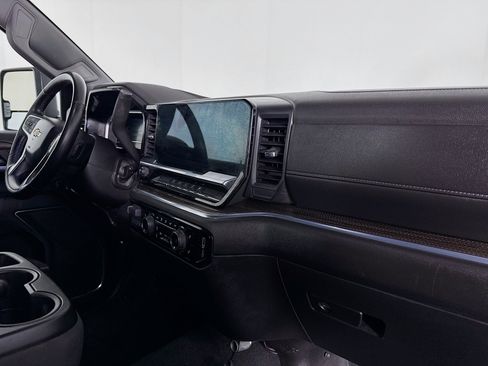 Used 2024 Chevrolet Silverado 2500 LT w/ Convenience Package image 28