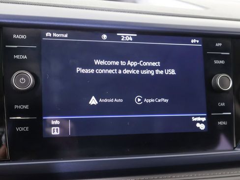 Used 2024 Volkswagen Taos SE w/ Panoramic Sunroof Package AWD/4WD image 47