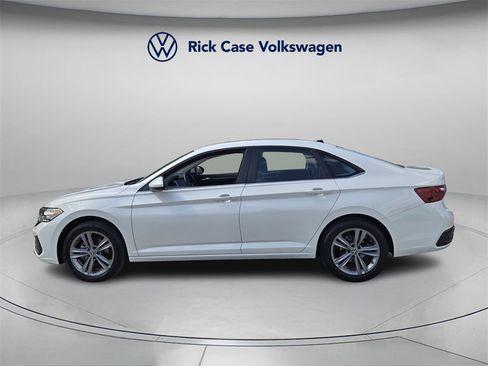 Used 2023 Volkswagen Jetta SE image 4