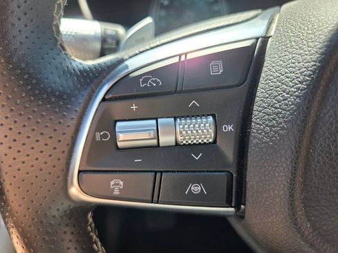 Used 2025 Genesis G70 2.5T RWD image 29