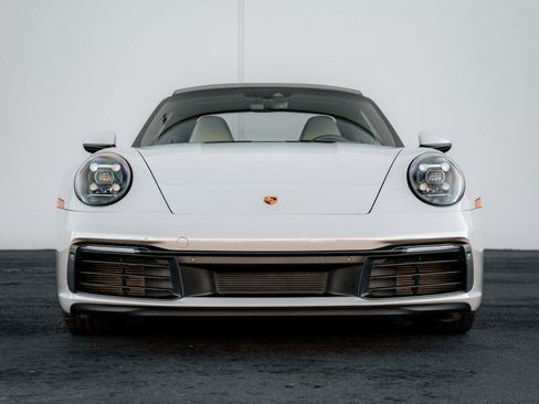 Used 2022 Porsche 911 Carrera image 9