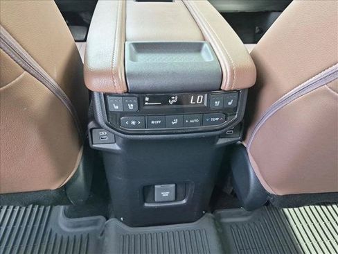 Used 2025 Toyota Grand Highlander AWD image 16