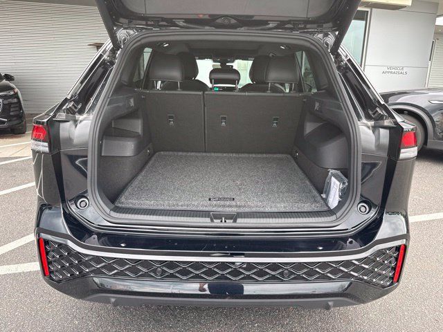 Used 2025 Volkswagen Tiguan SE R-Line AWD/4WD image 5