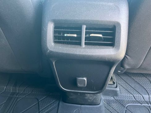 Used 2018 Chevrolet Equinox LT FWD image 13