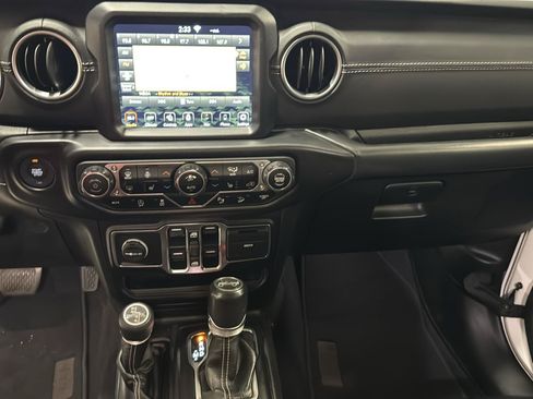 Used 2020 Jeep Wrangler Unlimited Sahara w/ Dual Top Group AWD/4WD image 20