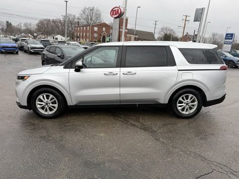Certified 2023 Kia Carnival LX image 4