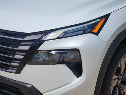 New 2026 Nissan Rogue SV w/ Cold Weather Package FWD image 9