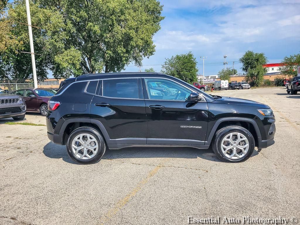 Used 2024 Jeep Compass Latitude AWD/4WD image 15