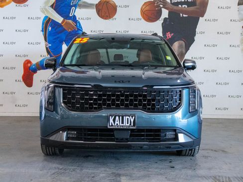 Used 2025 Kia Carnival SX Prestige image 22