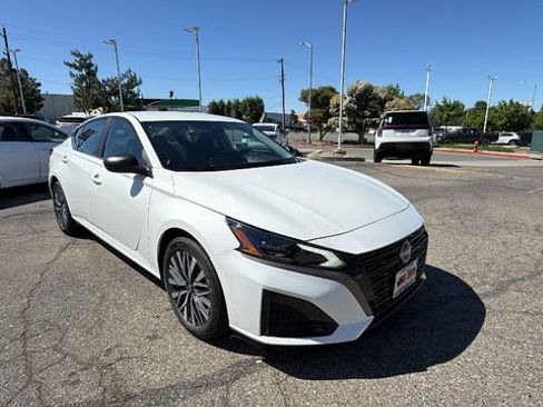 New 2026 Nissan Altima 2.5 SV FWD image 2