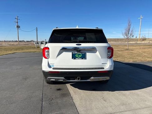 Used 2022 Ford Explorer XLT w/ Equipment Group 202A image 4