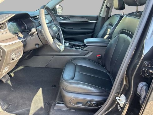 Used 2023 Jeep Grand Cherokee L Limited w/ Luxury Tech Group II AWD/4WD image 8