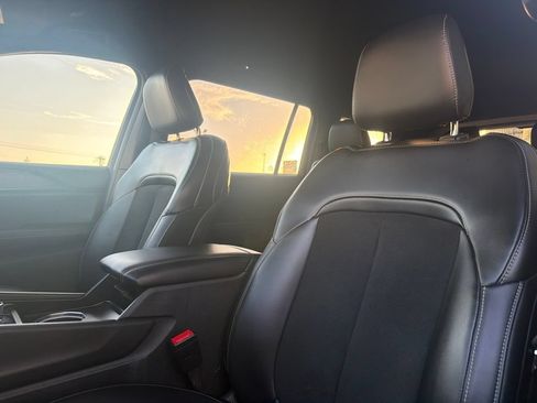Used 2025 Jeep Grand Cherokee L Laredo RWD image 10
