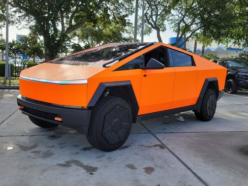 Used 2025 Tesla Cybertruck AWD Crew Cab image 1