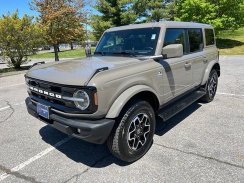 Used 2025 Ford Bronco Outer Banks AWD/4WD image 6