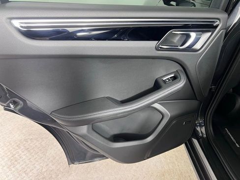 Certified 2026 Porsche Macan AWD/4WD image 27